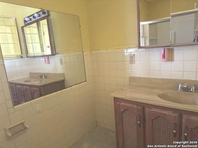 Image 12 of 18 For 3251 Woodlawn Ave W