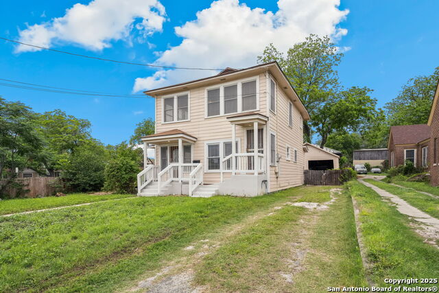 Image 14 of 23 For 707 Pine St N
