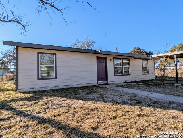 Details for 813 Martin St, Pleasanton, TX 78064