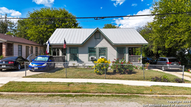 1411 Summit Ave W