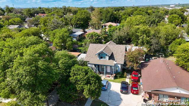 Listing photo id 8 for 1411 Summit Ave W