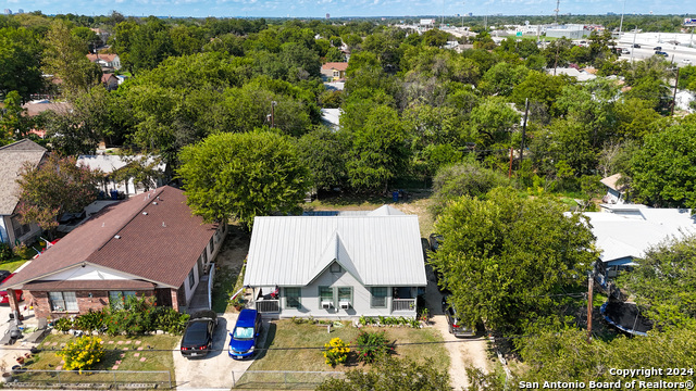 Listing photo id 10 for 1411 Summit Ave W