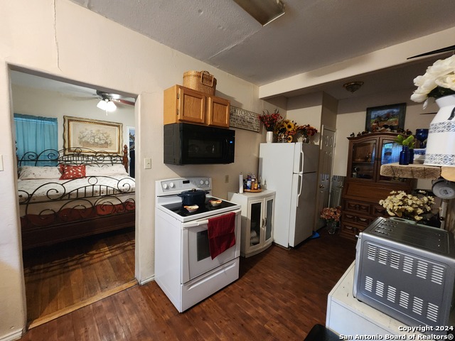 Listing photo id 2 for 1411 Summit Ave W