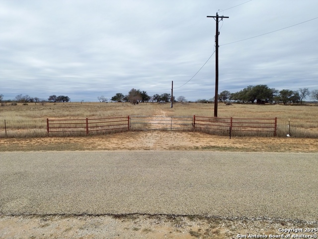 Details for 120 Ridge Dr S, Lytle, TX 78052