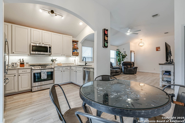 Image 15 of 28 For 11211 Dublin Ct