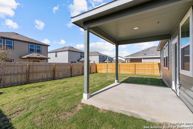 Listing photo id 23 for 2525 Solon Lane