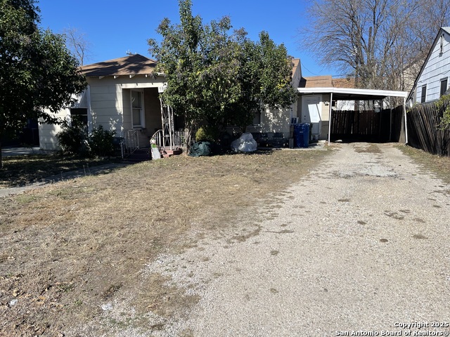 Listing photo id 10 for 531 Olmos Dr W