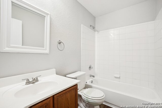 Listing photo id 17 for 3723 Candleglenn