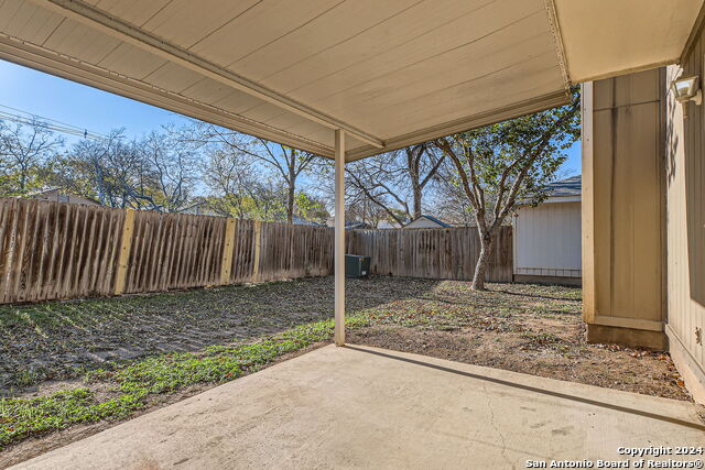 Listing photo id 18 for 12218 Stoney Cv