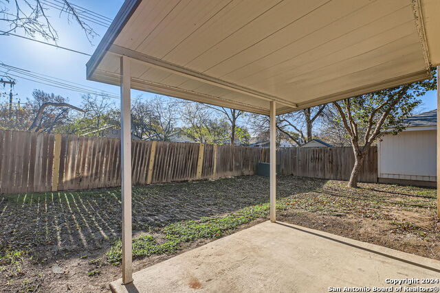 Listing photo id 19 for 12218 Stoney Cv