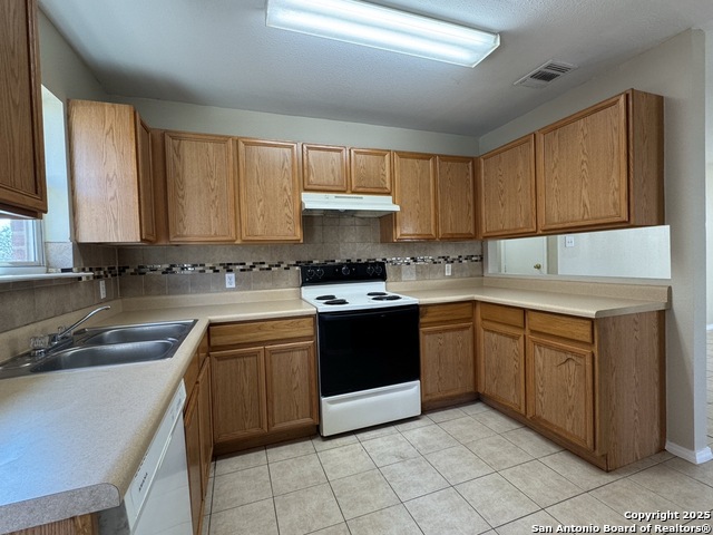 Listing photo id 8 for 10742 Shaencrossing