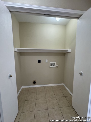 Listing photo id 15 for 10742 Shaencrossing