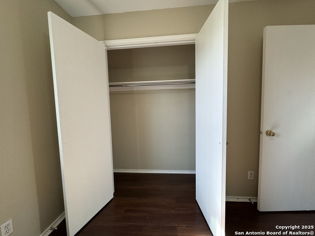 Listing photo id 27 for 10742 Shaencrossing