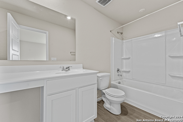 Listing photo id 9 for 20716 Olive Grove St