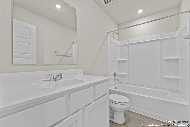 Listing photo id 6 for 20716 Olive Grove St