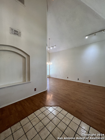 Listing photo id 19 for 15074 Preston Hollow