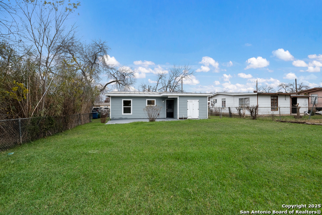 Listing photo id 25 for 631 Overhill Dr