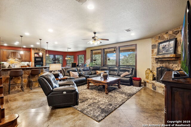 Listing photo id 11 for 190 Saddle Ridge