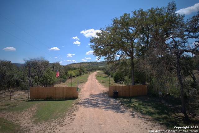 Listing photo id 6 for 180 Hondo Spur