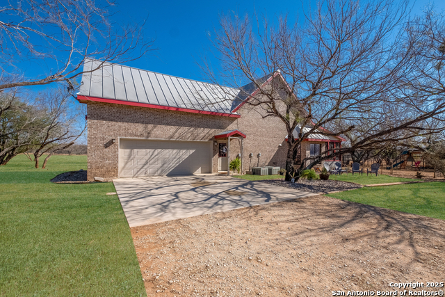 Listing photo id 3 for 885 County Road 640