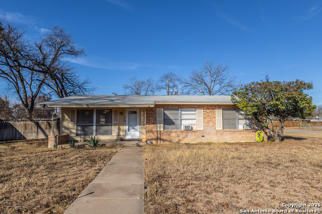 Details for 200 W Pecos St, Uvalde, TX 78801