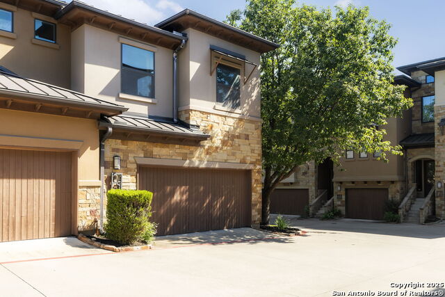 Listing photo id 29 for 6533 East Hill Dr  25