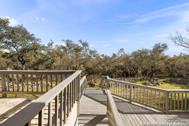 Listing photo id 54 for 1042 Flagstone Dr