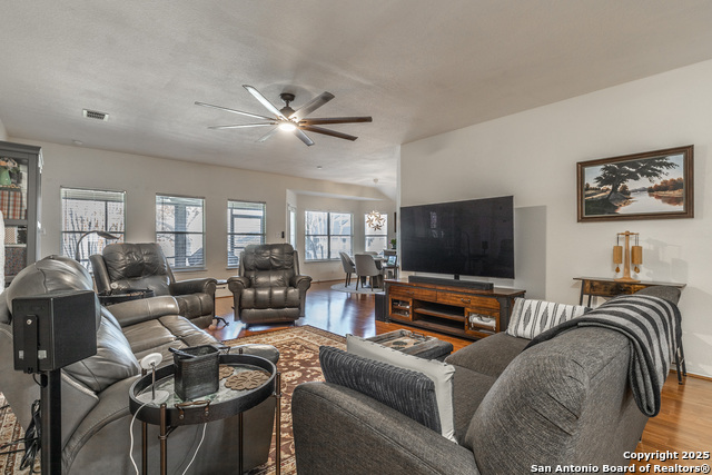 Listing photo id 3 for 9619 Krier Court