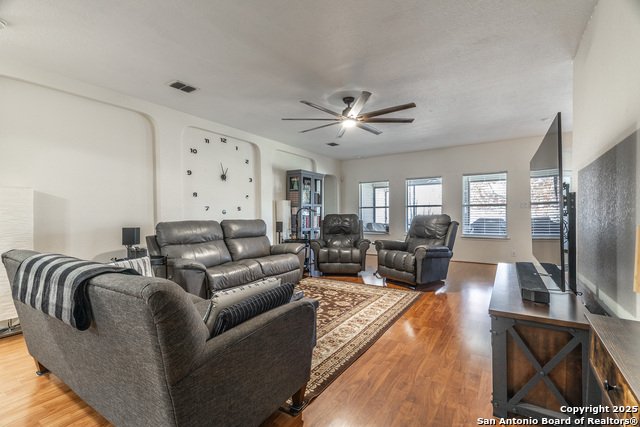 Listing photo id 4 for 9619 Krier Court