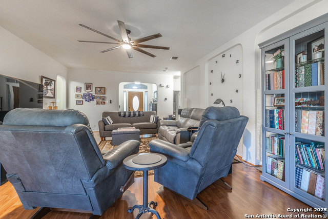 Listing photo id 6 for 9619 Krier Court