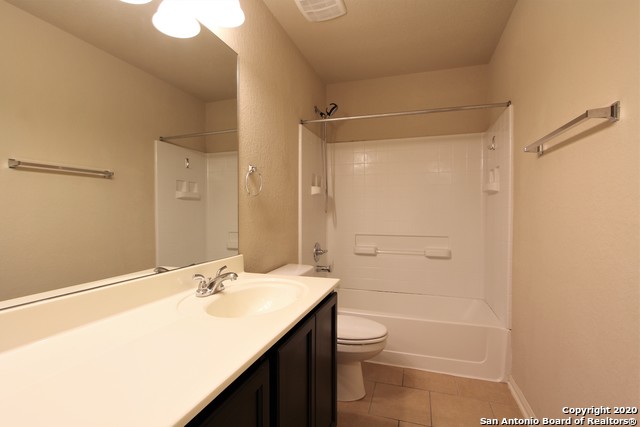 Listing photo id 23 for 10235 Villa Del Lago