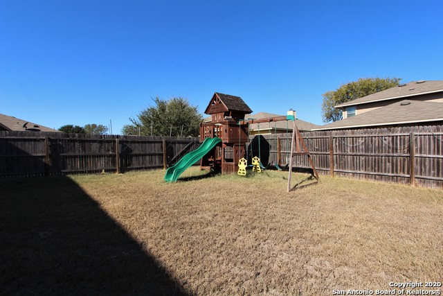 Listing photo id 25 for 10235 Villa Del Lago