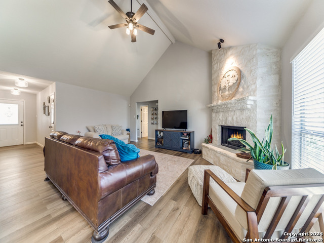 Listing photo id 2 for 129 Mountainview