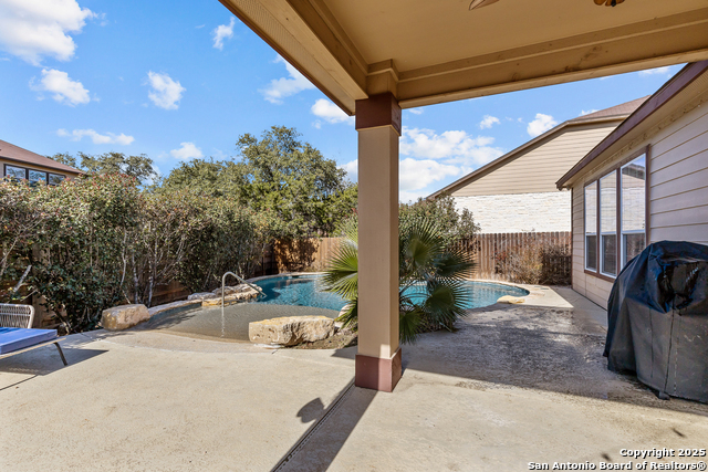 Listing photo id 37 for 109 Waterfall Ct