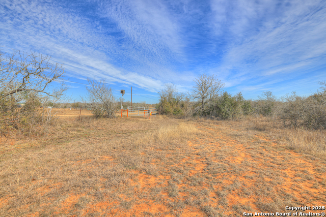 Listing photo id 2 for 881 Twin Creeks