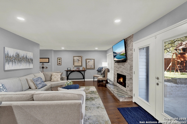 Listing photo id 9 for 121 Spyglass