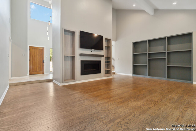 Listing photo id 3 for 12519 Elm Manor St