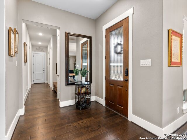 Listing photo id 3 for 4616 Avery Way