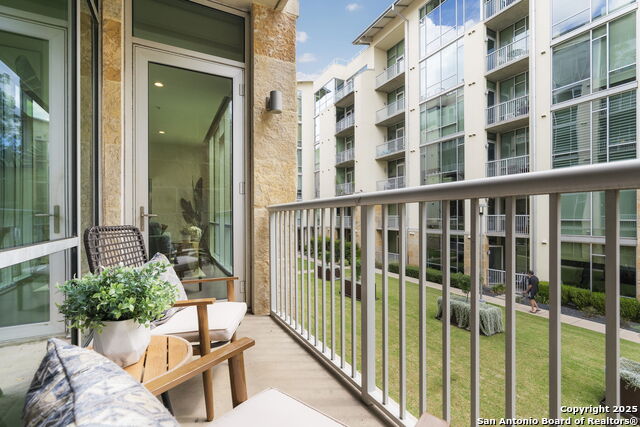 Listing photo id 23 for 1600 Barton Springs Rd  5204