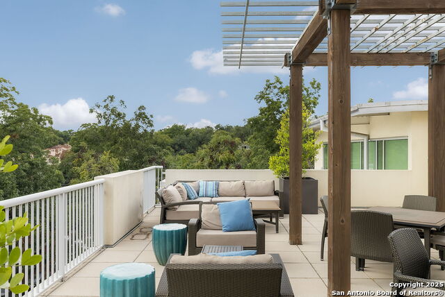 Listing photo id 25 for 1600 Barton Springs Rd  5204