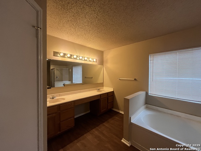 Listing photo id 27 for 8028 Sunshine Tower