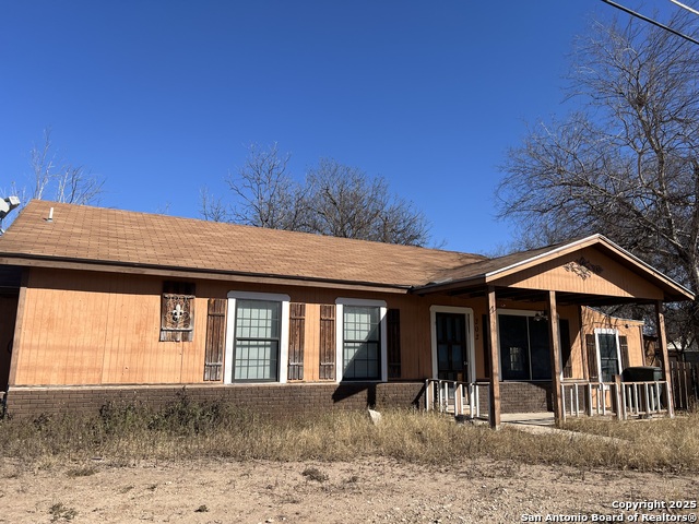 Details for 202 4th St S, Uvalde, TX 78801