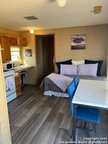 Listing photo id 11 for 1509 Westward Trl