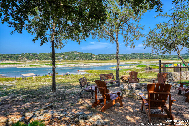 Listing photo id 9 for 914 Pebble Beach Dr