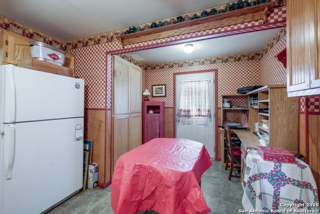 Listing photo id 9 for 11194 Tarde Ave