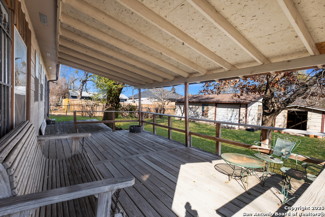 Listing photo id 19 for 11194 Tarde Ave