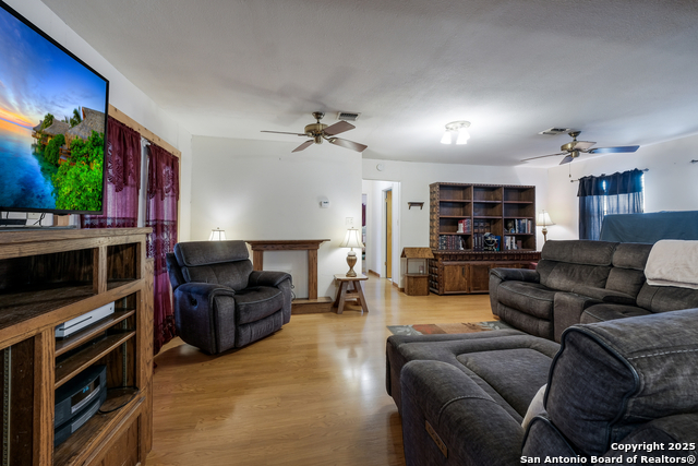 Listing photo id 5 for 11194 Tarde Ave