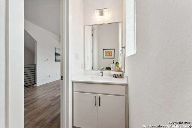 Listing photo id 17 for 1735 Gramercy Pl #201 W