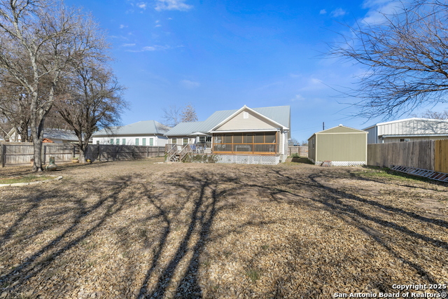 Listing photo id 25 for 1117 New Fountain Rd