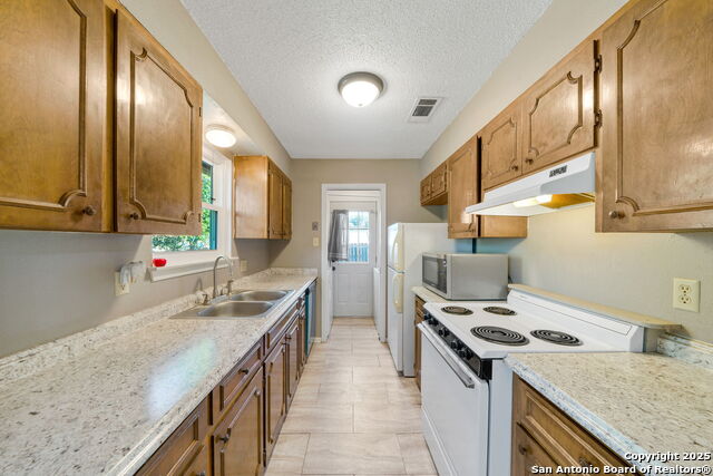 Listing photo id 24 for 2923 Eisenhauer Rd